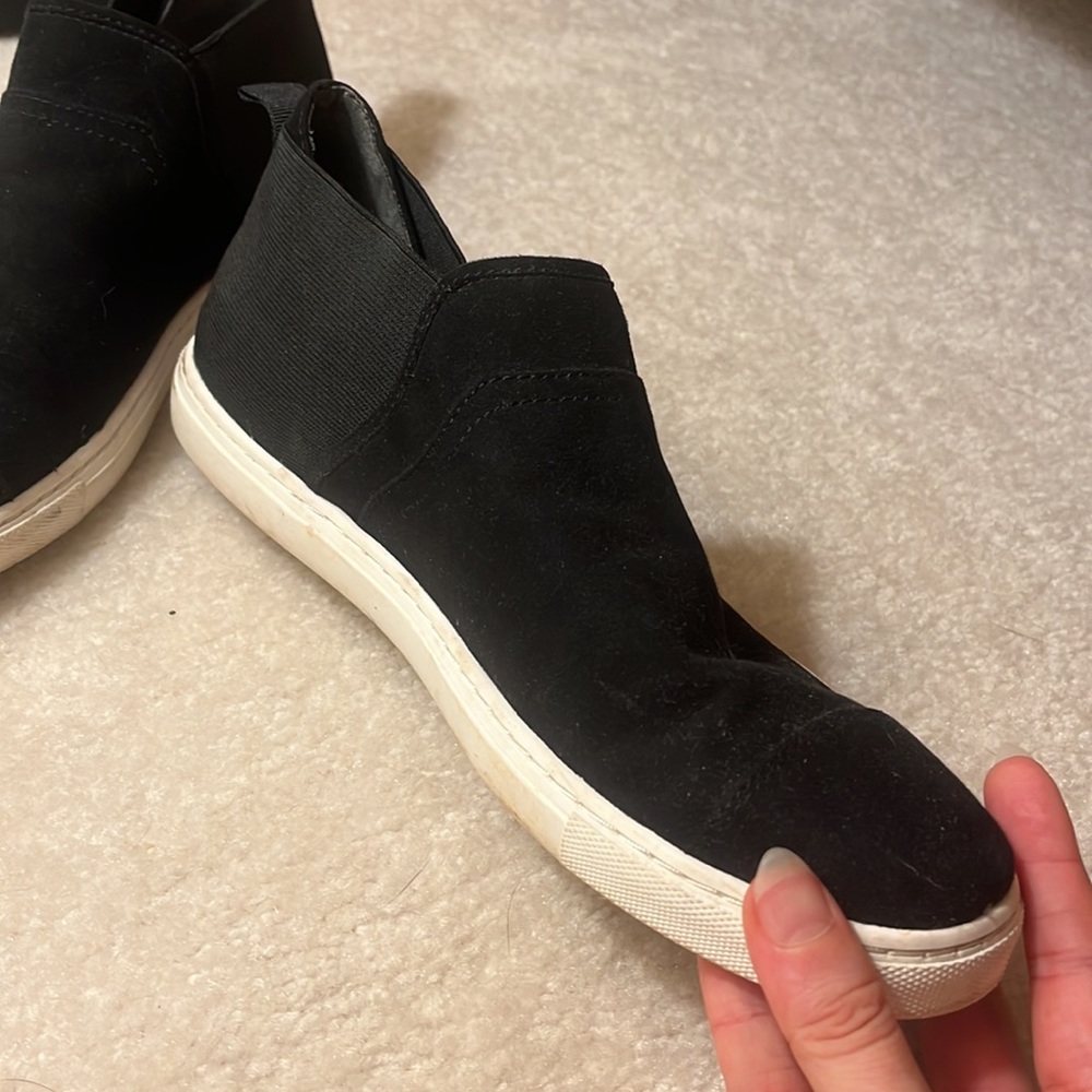Black suede low top sneakers